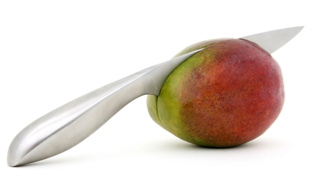 Jak się obiera mango